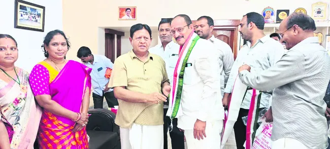 కాంగ్రెస్‌లో వీఆర్‌దేశాయ్‌ చేరిక