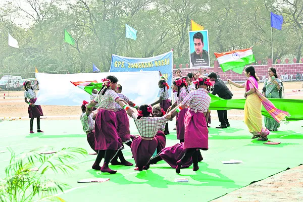 ఆకట్టుకున్న ఈసీఆర్‌ పాట !