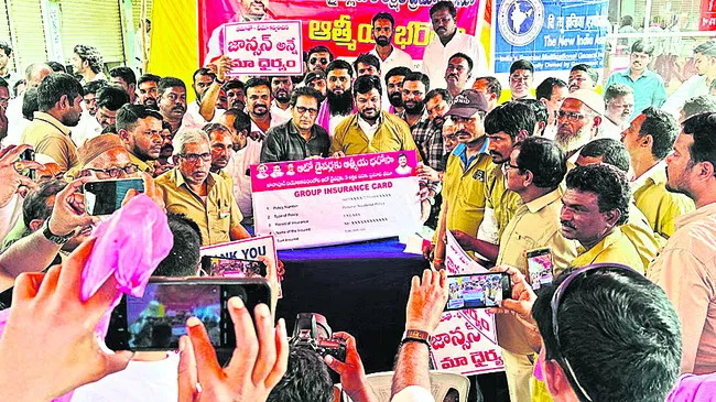 ఆటో డ్రైవర్ల సమస్యలపై ప్రభుత్వం అలసత్వం