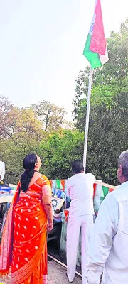 కోర్టు ఆవరణంలో గణతంత్ర వేడుకలు