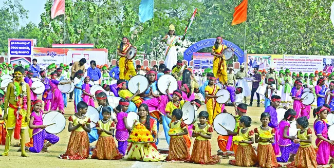 అలరించిన నృత్య ప్రదర్శనలు 