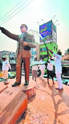 అంబేడ్కర్‌ను విస్మరించిన చంద్రబాబు సర్కారు 