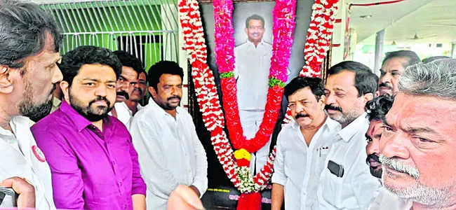 వెంకటయ్యకు ఘన నివాళి  