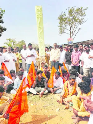 దేవాలయం ధ్వంసంపై ఆందోళన 