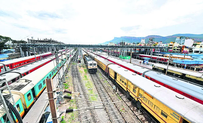 దశాబ్దాల డివిజన్‌