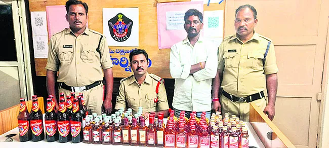 కిరాణాషాపులో 103 మద్యం బాటిళ్లు 