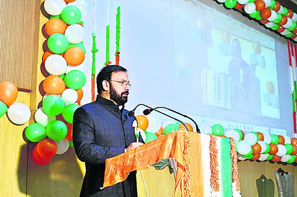 షిప్‌యార్డుల్లో 11 డ్రెడ్జర్ల నిర్మాణం