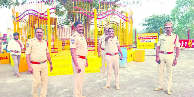 భక్తులు పులి సంచారంపై అప్రమత్తంగా ఉండాలి