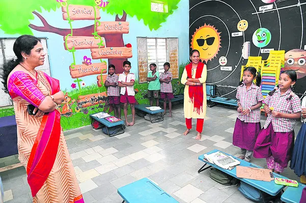 విద్యార్థులను విజ్ఞానవంతులుగా తీర్చిదిద్దాలి