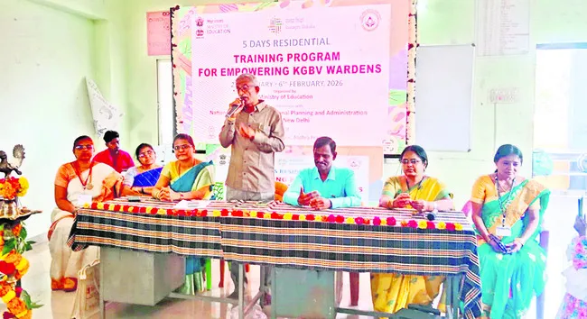 పిల్లల భవిష్యత్తును ఉన్నతంగా తీర్చిదిద్దండి 