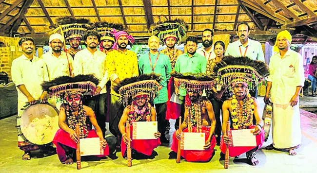 చైన్నెలో గుస్సాడీ నృత్య ప్రదర్శన