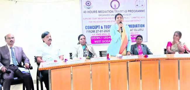 సత్వర న్యాయం అందించాలి 