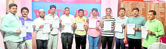 హామీల సాధన కోసం దశల వారీ పోరాటం 