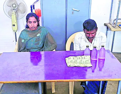 ఏసీబీ వలలో వీఆర్‌ఓ, వీఆర్‌ఏ 