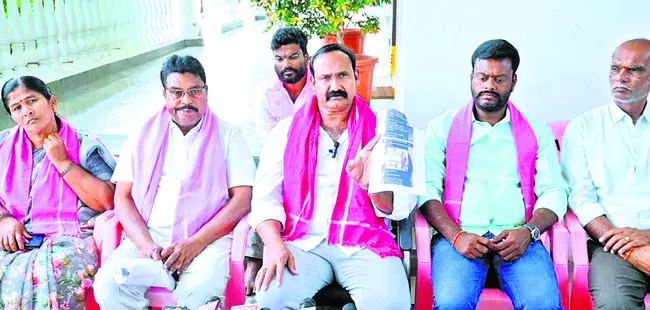 ఉత్తమ్‌ దంపతులపై కేసు నమోదు చేయాలి