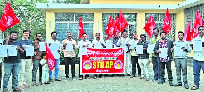 దశలవారీ పోరాటాలకు సిద్ధంకండి 