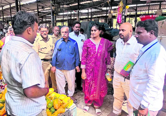 రైతుబజారును సందర్శించిన ఐఎస్‌ఓ అధికారుల బృందం 