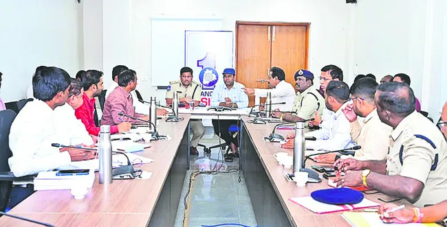 సమన్వయంతో పనిచేయండి