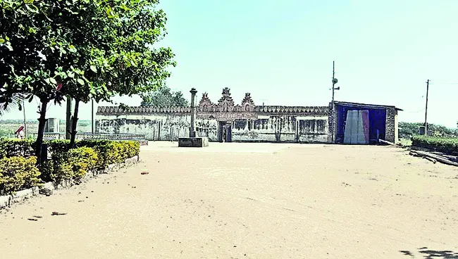 చరిత్ర ఘనం.. సౌకర్యాలు శూన్యం 