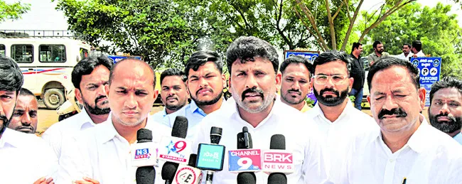 అక్రమ కేసులతో నిర్బంధం 