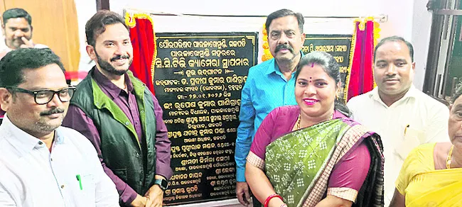 సీసీ కెమెరాల ప్రారంభం 