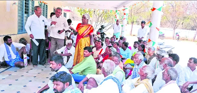 పరిహారం ఇవ్వకుండా పనులా ? 