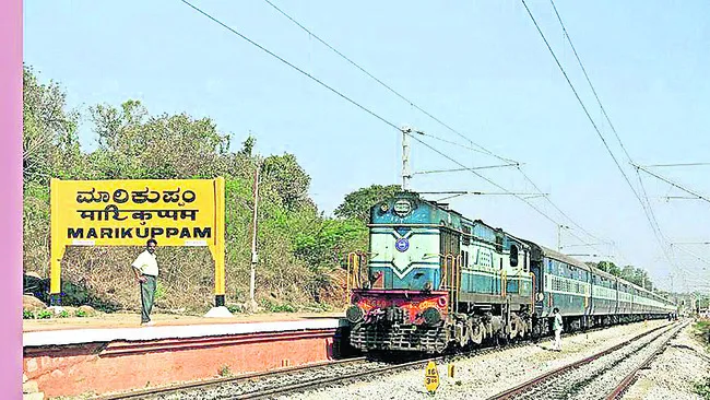 విమానం ఎగరకపాయె..రైలు మార్గం రాకపాయె! 