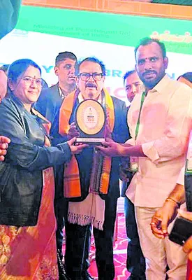 ఉత్తమ సేవలకు అవార్డు