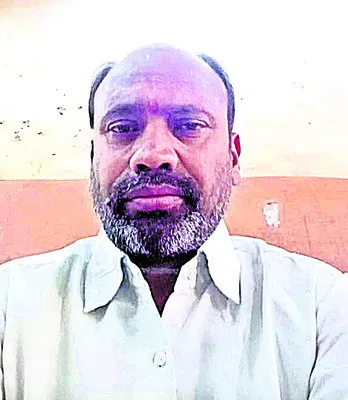 ఆటో బోల్తా .. డ్రైవర్‌ మృతి
