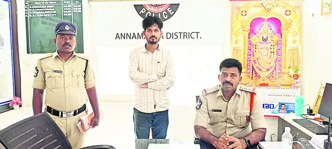 నకిలీ ధ్రువపత్రాలతో పాస్‌పోర్ట్‌ మోసం 