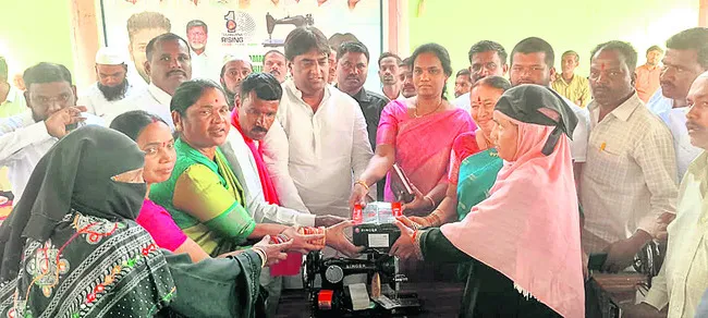 మహిళల జీవన ప్రమాణాలు మెరుగుపడాలి