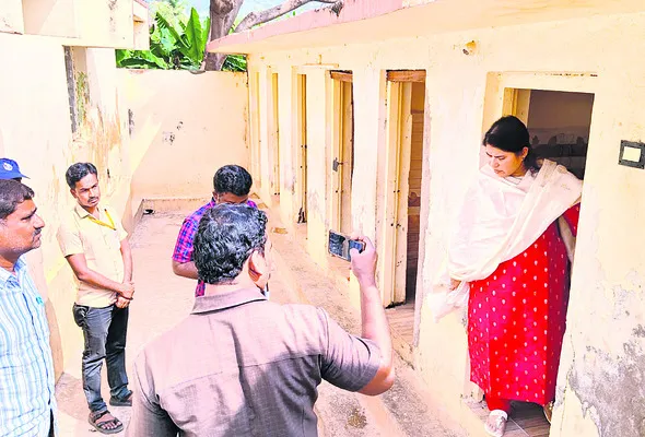 టాయ్‌లెట్లలో నీళ్లు రాకపోతే ఎలా? 