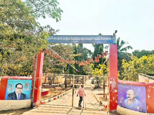 8 మంది గురుకుల విద్యార్థుల అదృశ్యం 