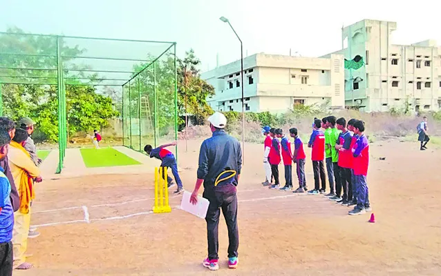 జినుగుర్తిలో క్రికెట్‌ అకాడమీ 