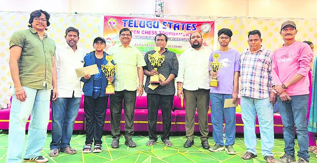 చెస్‌ పోటీల విజేతగా ఎన్టీఆర్‌ జిల్లా వాసి 