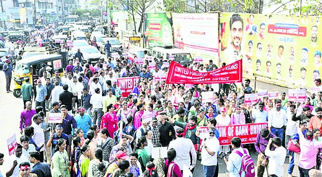 వారానికి ఐదు పని దినాలు అమలు చేయాలి