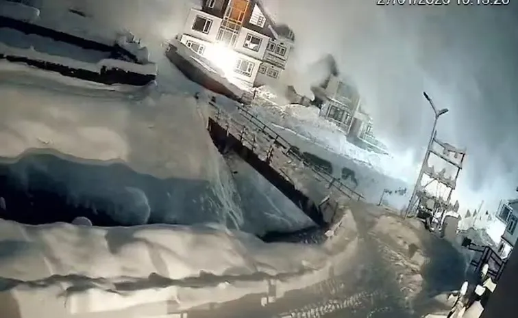 Massive avalanche hits Jammu and Kashmir Sonamarg Video Viral