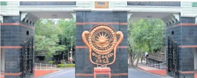 ‘పట్టాలు’ తప్పిన ఏయూ 