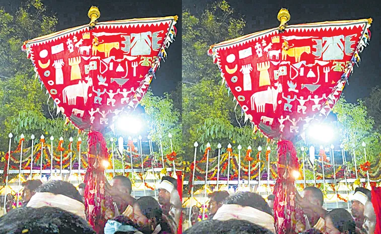  installation of statues on the altars during the Medaram fair