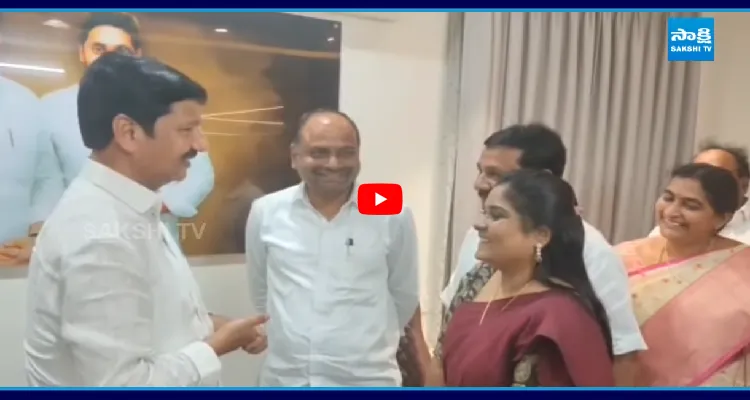 జోగి రమేష్ ను పరామర్శించిన ఎమ్మెల్యే తాటిపర్తి చంద్రశేఖర్, నాగమల్లేశ్వరి