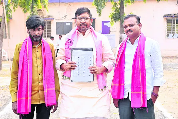 నామినేషన్ల సందడి