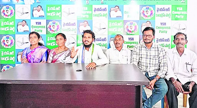 హామీలు నెరవేర్చాకే అడుగు పెట్టండి 