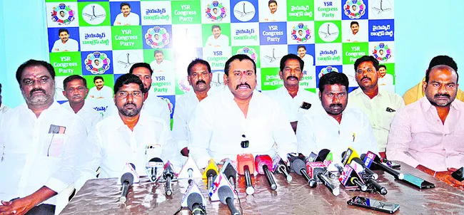 ప్రజల చెవుల్లో పూలు పెడుతున్న బాబు 