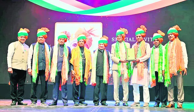 ఘనంగా బీవర్‌ రత్న అవార్డుల ప్రదానం