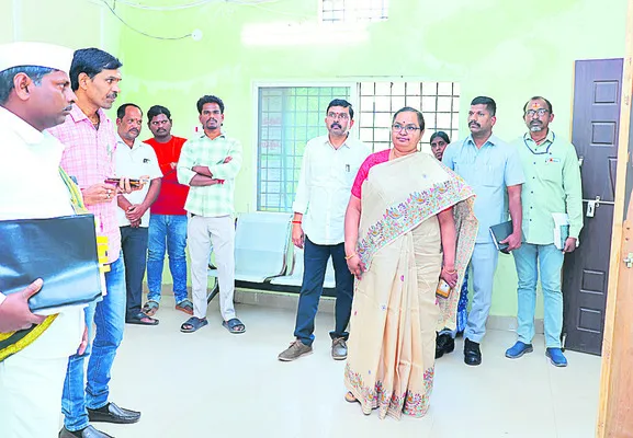 పటిష్ట బందోబస్తు మధ్య ఎన్నికలు 