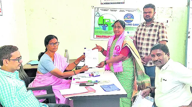 నామినేషన్ల సందడి