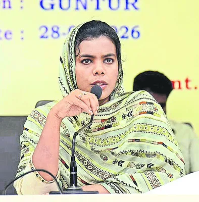 రెవెన్యూ సేవలు ప్రజలకు చేరువ కావాలి 