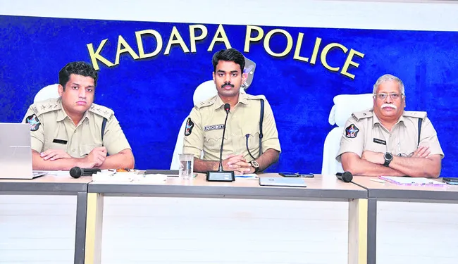 ‘స్మార్ట్‌ పోలీసింగ్‌’తో జిల్లాను అగ్రగామిగా నిలపాలి