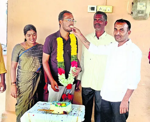 వ్యవసాయం చేస్తూనే.. 