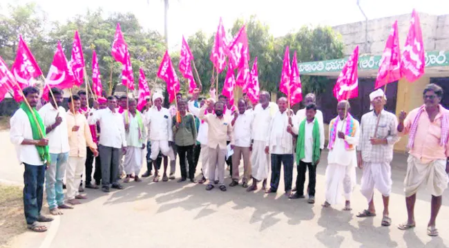 ‘హక్కులను హరిస్తున్న కేంద్రం’